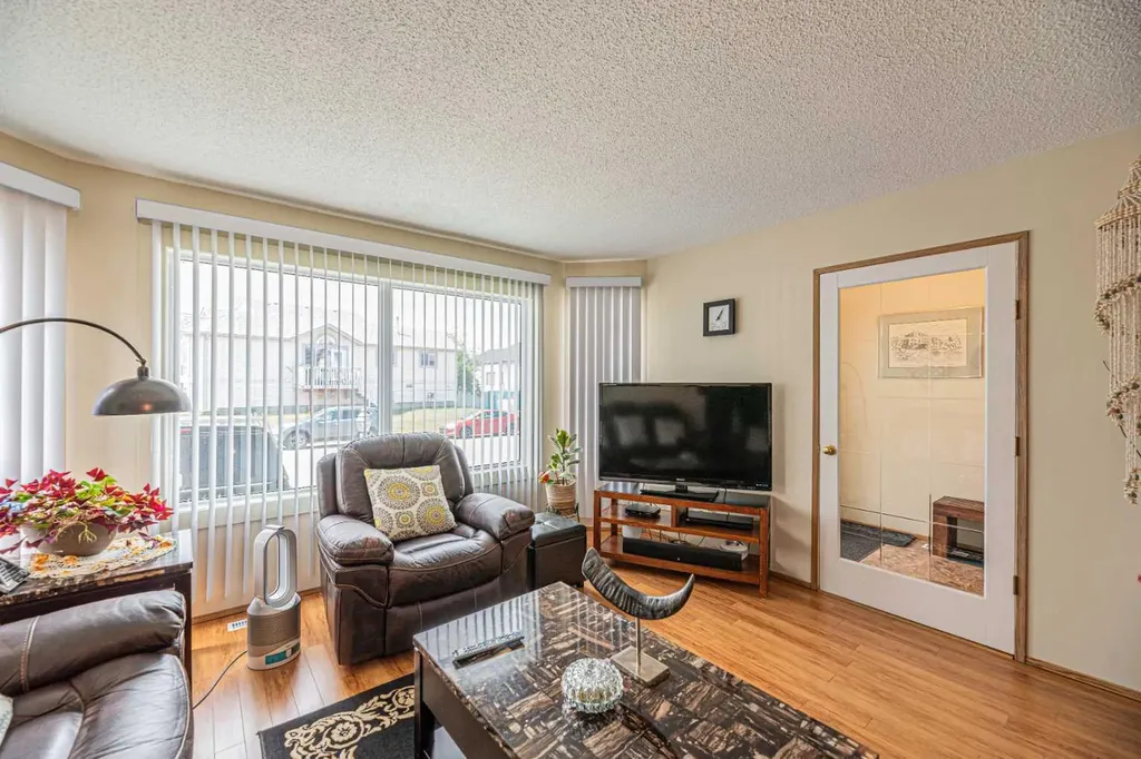 259 Carmel Close NE Calgary AB T1Y 6Y4