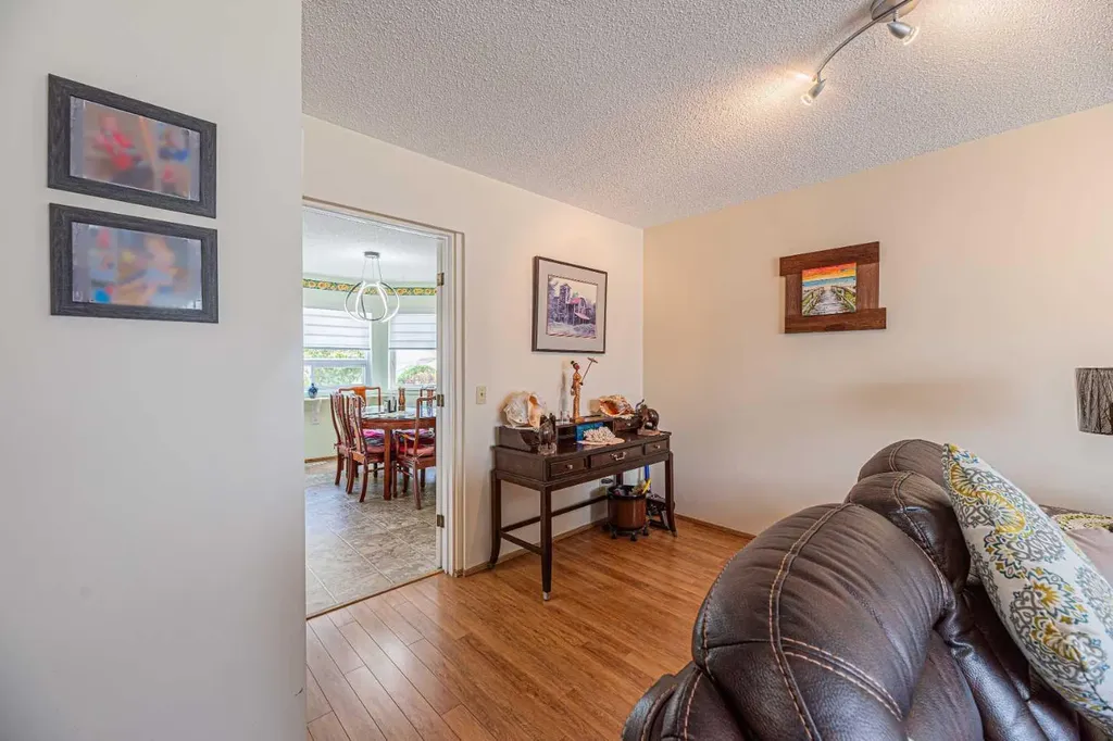 259 Carmel Close NE Calgary AB T1Y 6Y4