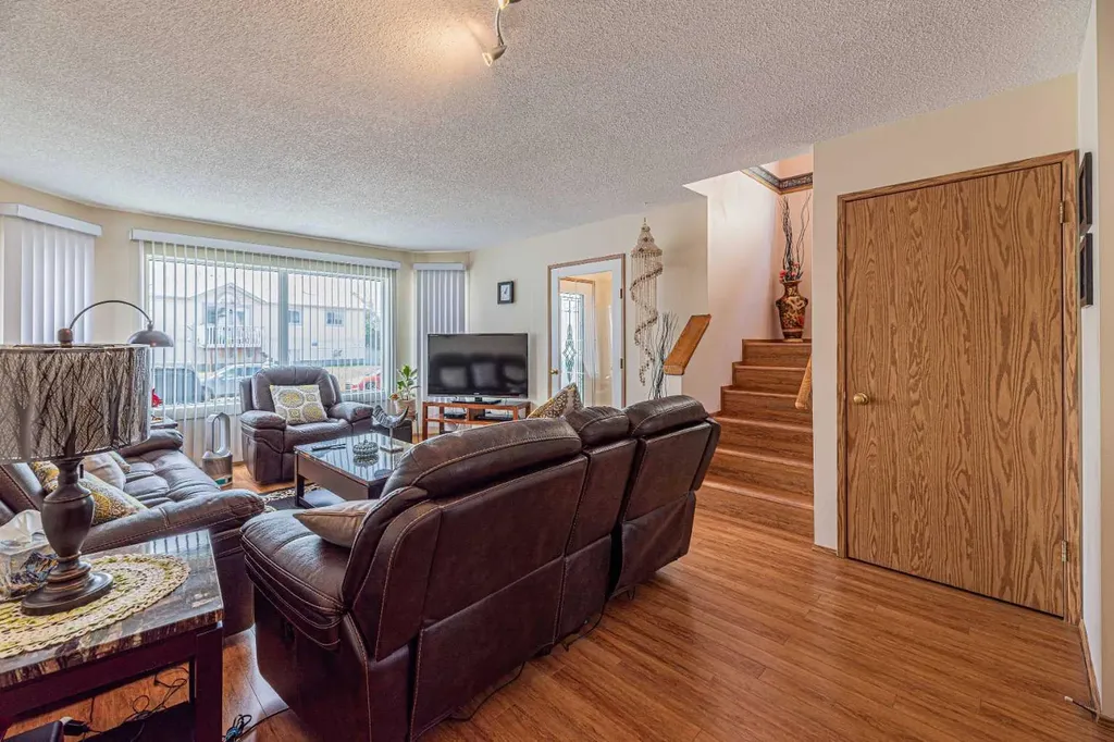 259 Carmel Close NE Calgary AB T1Y 6Y4