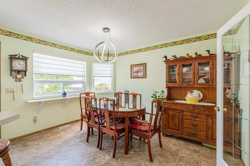 259 Carmel Close NE Calgary AB T1Y 6Y4