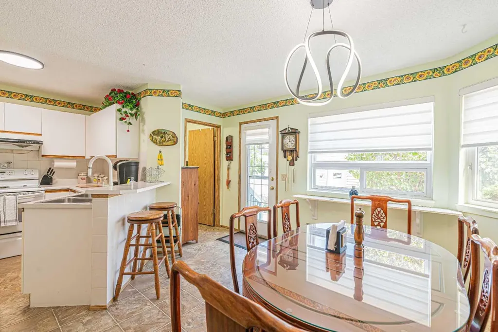 259 Carmel Close NE Calgary AB T1Y 6Y4
