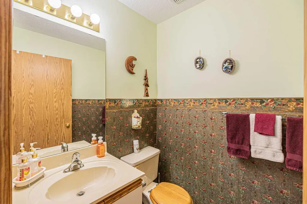 259 Carmel Close NE Calgary AB T1Y 6Y4