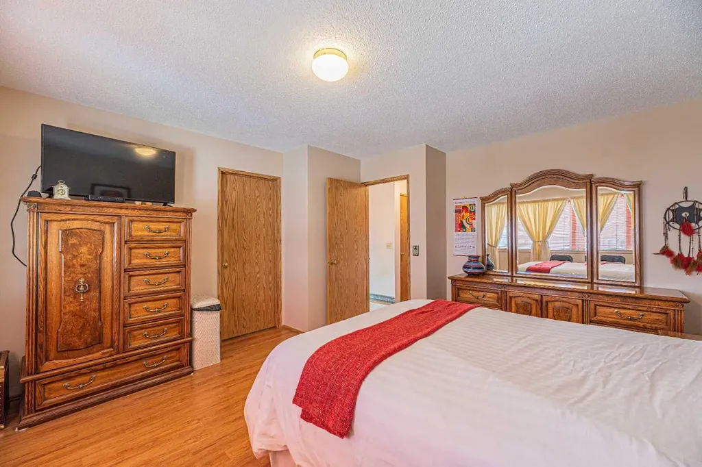 259 Carmel Close NE Calgary AB T1Y 6Y4