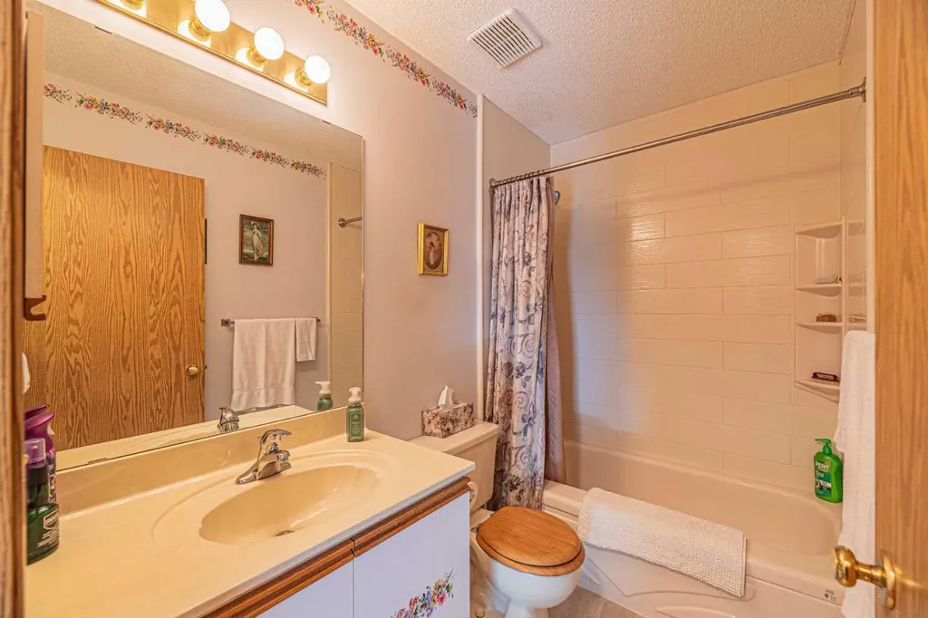 259 Carmel Close NE Calgary AB T1Y 6Y4