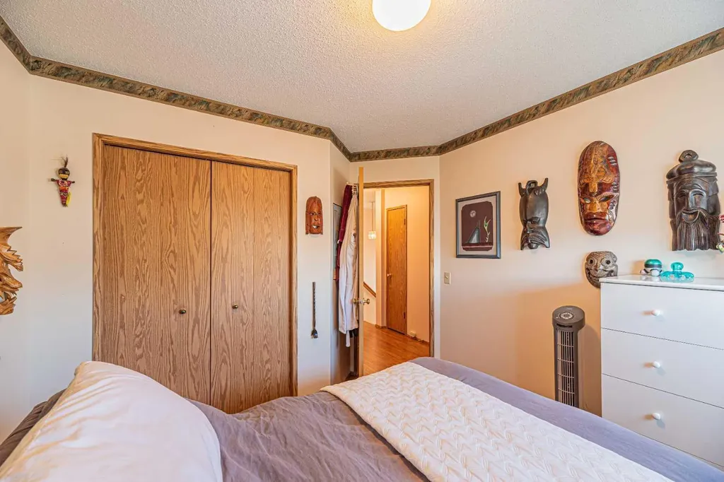 259 Carmel Close NE Calgary AB T1Y 6Y4