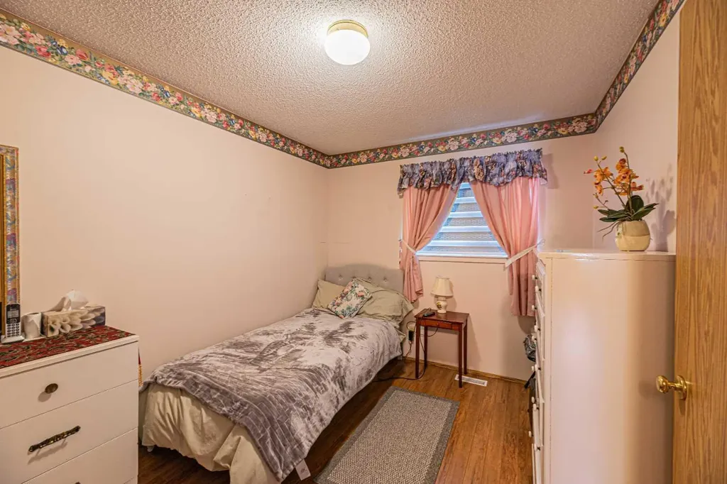 259 Carmel Close NE Calgary AB T1Y 6Y4