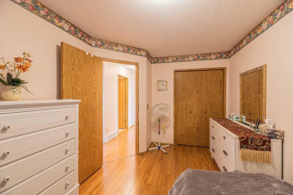 259 Carmel Close NE Calgary AB T1Y 6Y4
