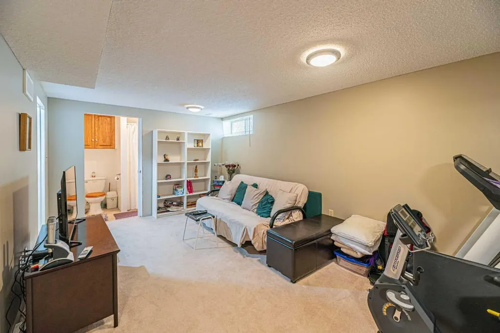 259 Carmel Close NE Calgary AB T1Y 6Y4