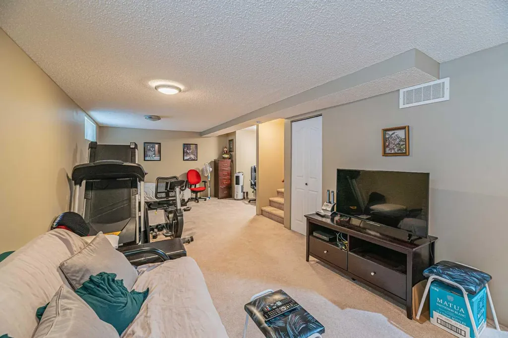 259 Carmel Close NE Calgary AB T1Y 6Y4