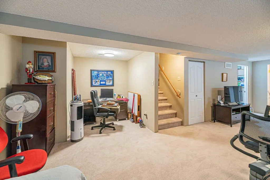 259 Carmel Close NE Calgary AB T1Y 6Y4
