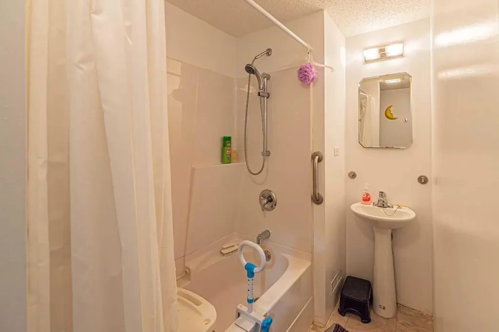 259 Carmel Close NE Calgary AB T1Y 6Y4