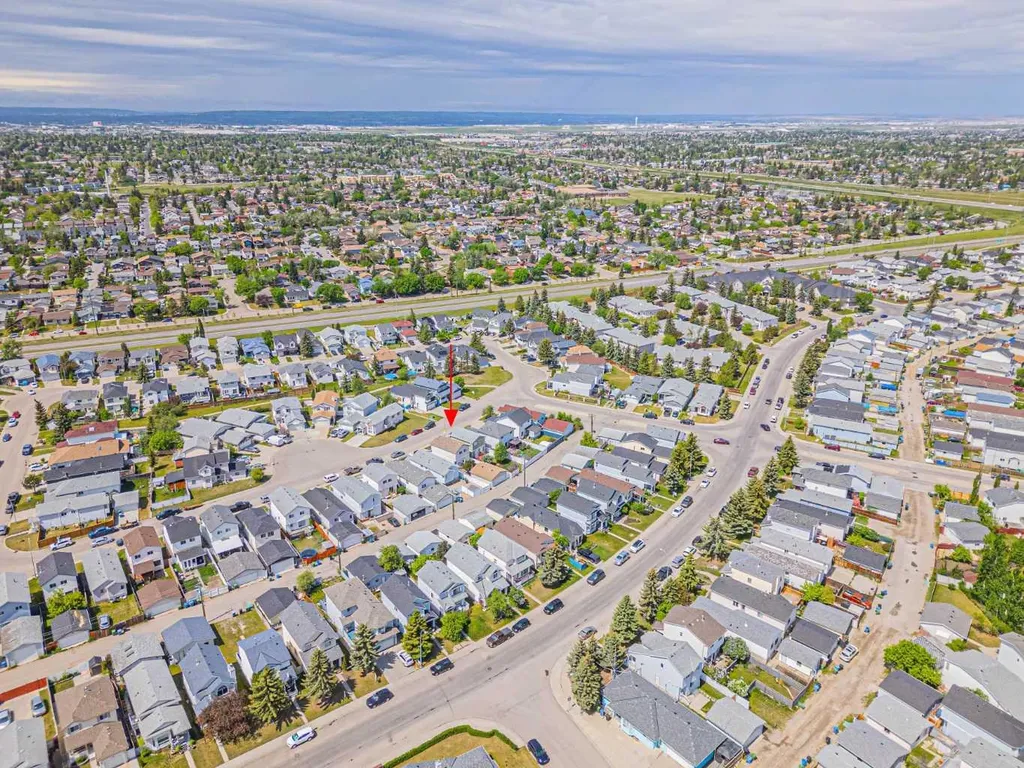 259 Carmel Close NE Calgary AB T1Y 6Y4