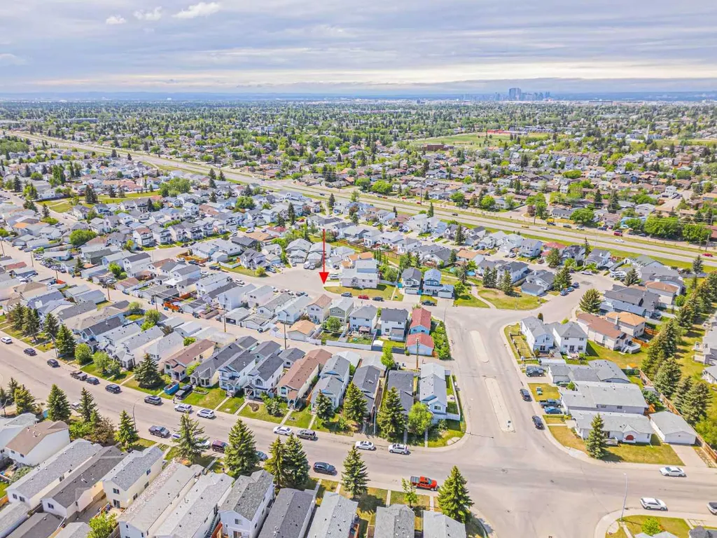 259 Carmel Close NE Calgary AB T1Y 6Y4
