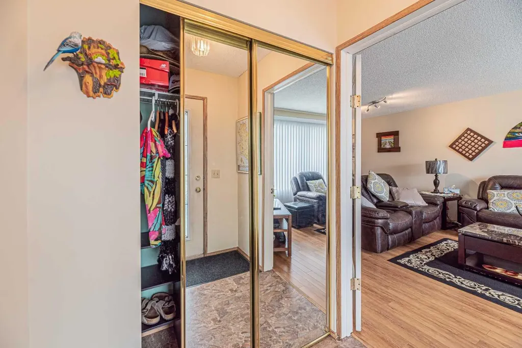 259 Carmel Close NE Calgary AB T1Y 6Y4