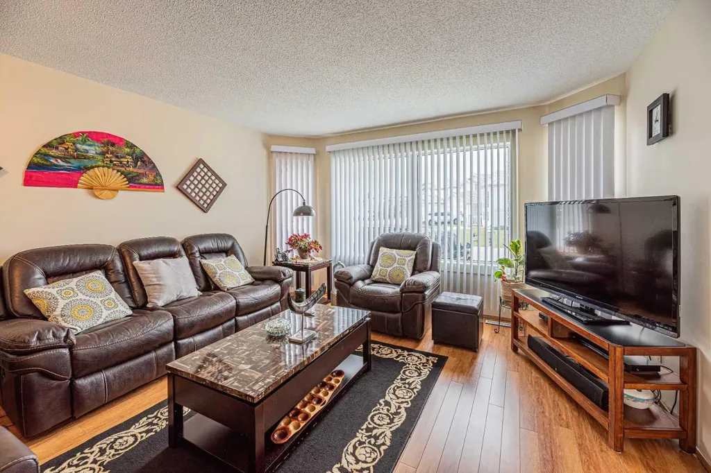 259 Carmel Close NE Calgary AB T1Y 6Y4