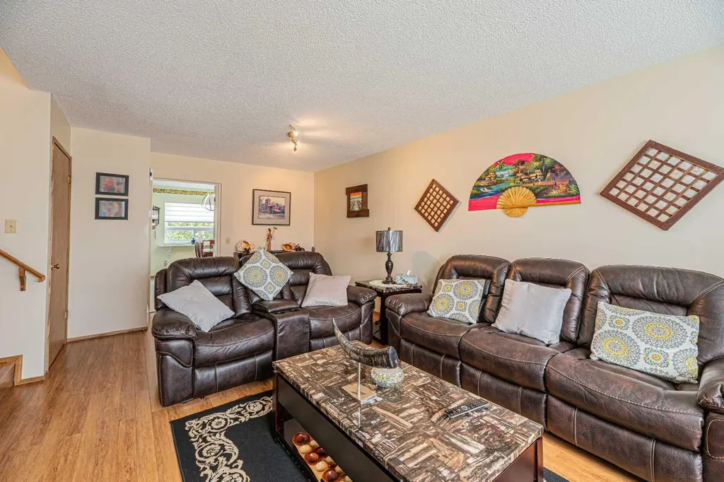 259 Carmel Close NE Calgary AB T1Y 6Y4