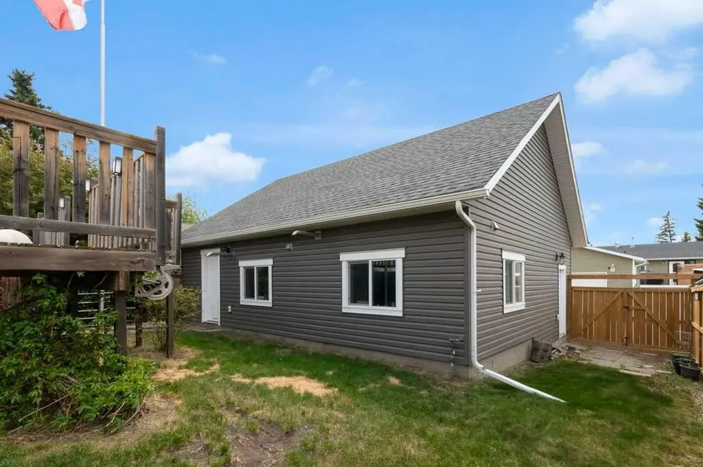 120 Alpine Crescent SE Airdrie AB T4B 1L5