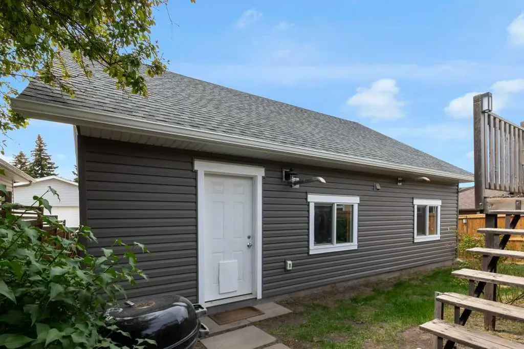 120 Alpine Crescent SE Airdrie AB T4B 1L5
