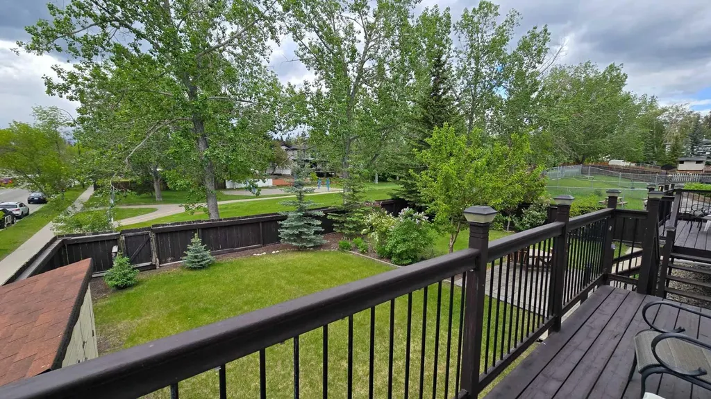5801 Dalgleish Road NW Calgary AB T3A 1K4