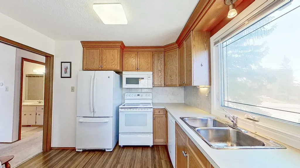 5801 Dalgleish Road NW Calgary AB T3A 1K4