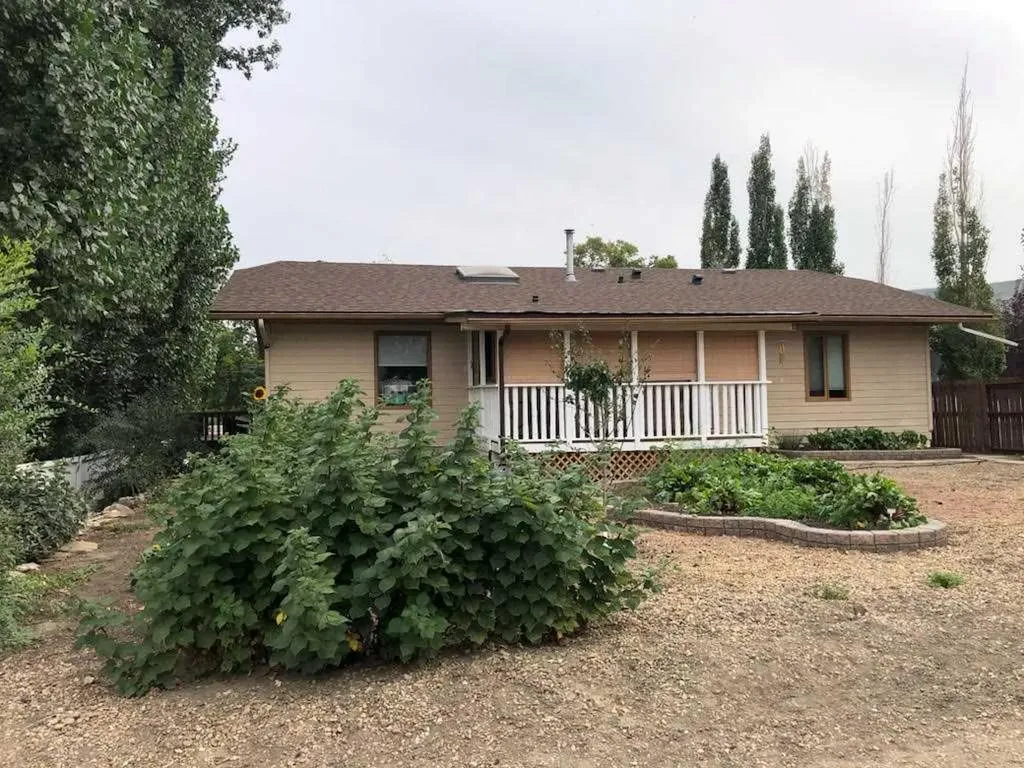 241 4 Street Drumheller AB T0J0Y0