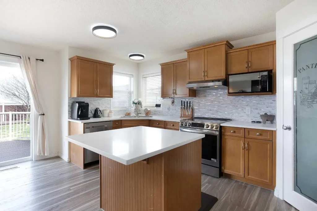 514 Stonegate Road NW Airdrie AB T4B3A1