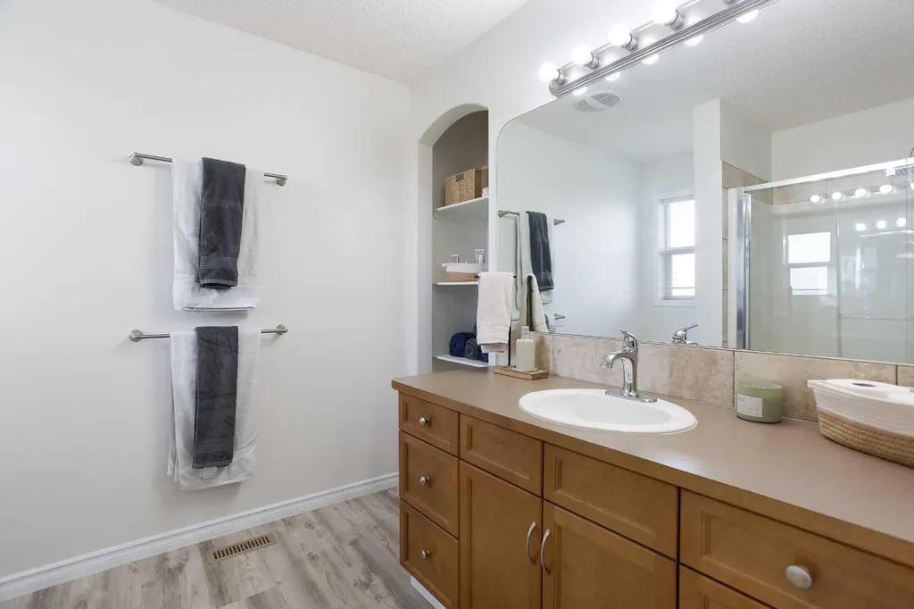 514 Stonegate Road NW Airdrie AB T4B3A1