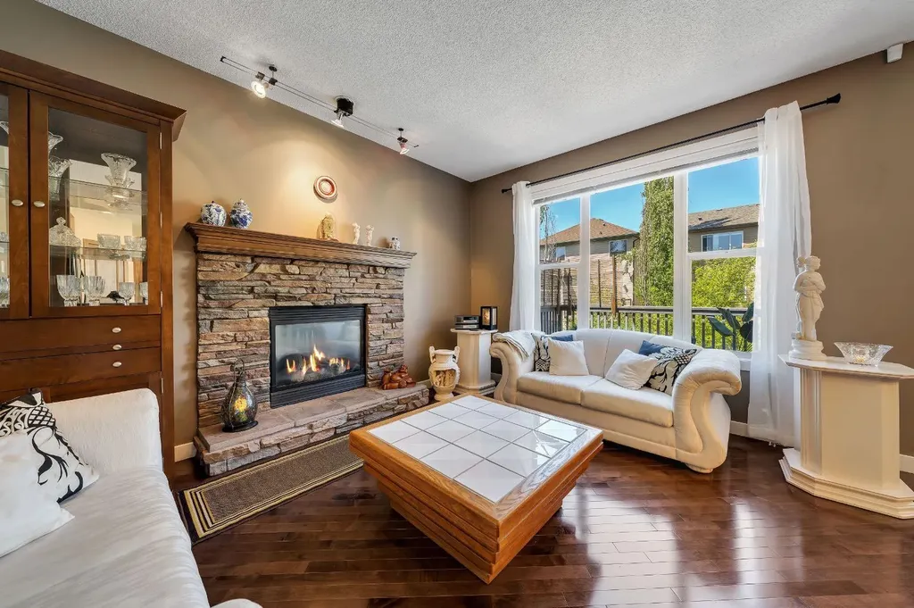 32 Everoak Close SW Calgary AB T2Y 0C3