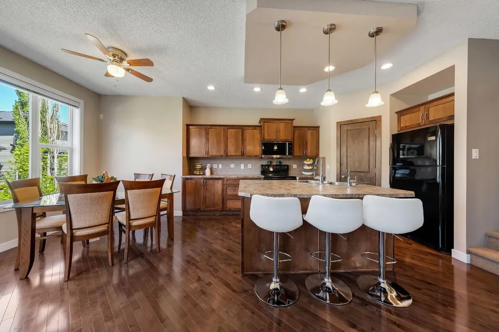 32 Everoak Close SW Calgary AB T2Y 0C3