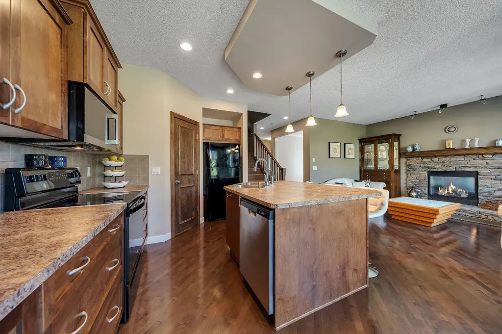 32 Everoak Close SW Calgary AB T2Y 0C3