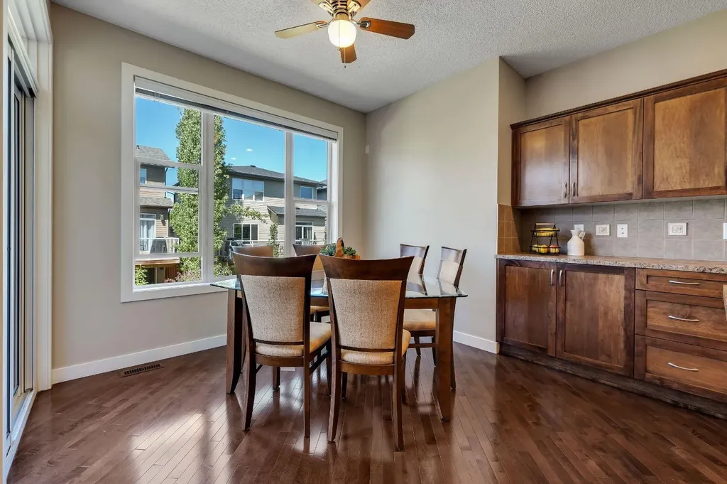 32 Everoak Close SW Calgary AB T2Y 0C3
