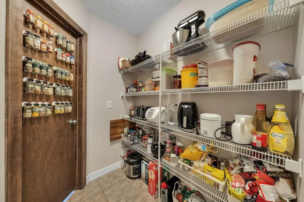 32 Everoak Close SW Calgary AB T2Y 0C3