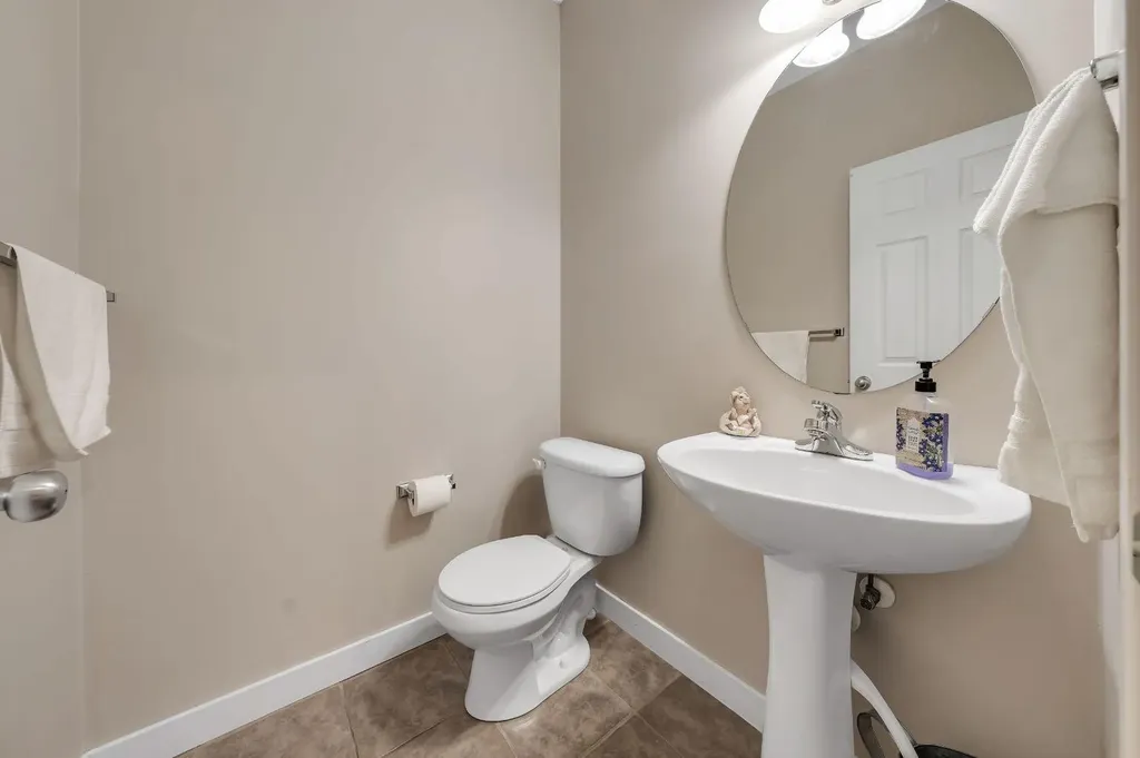 32 Everoak Close SW Calgary AB T2Y 0C3