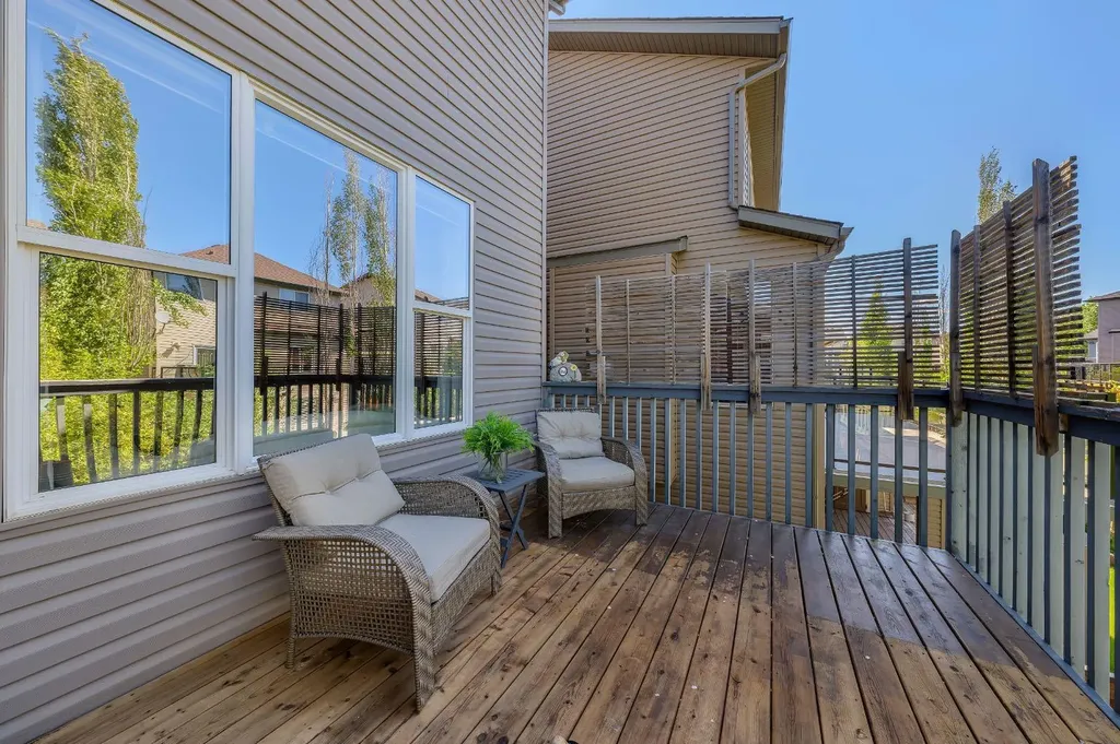 32 Everoak Close SW Calgary AB T2Y 0C3