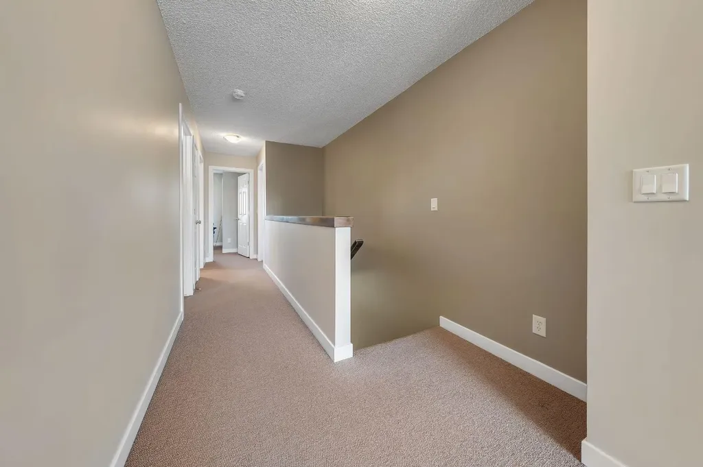 32 Everoak Close SW Calgary AB T2Y 0C3