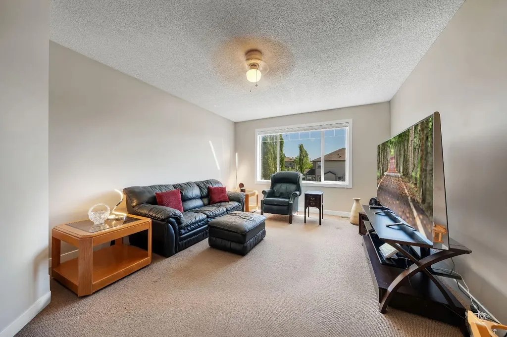 32 Everoak Close SW Calgary AB T2Y 0C3