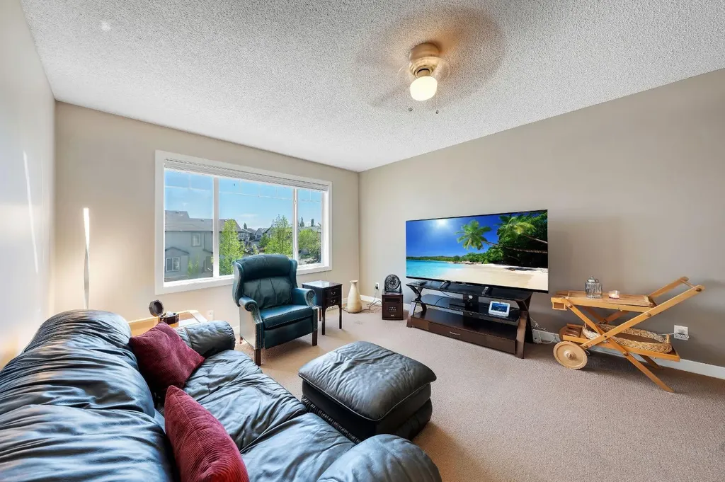 32 Everoak Close SW Calgary AB T2Y 0C3