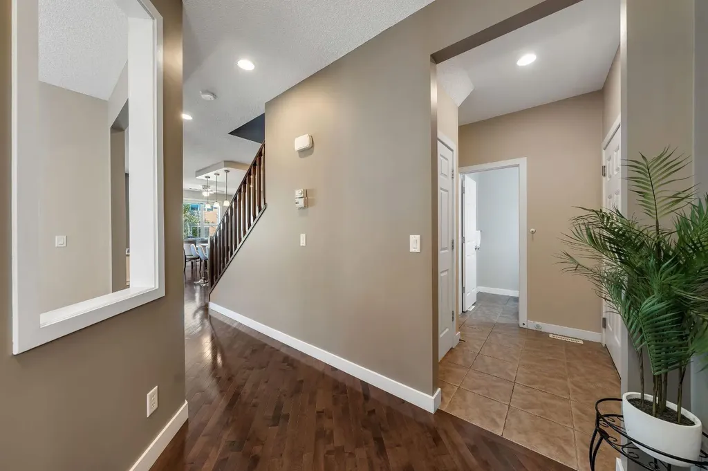 32 Everoak Close SW Calgary AB T2Y 0C3