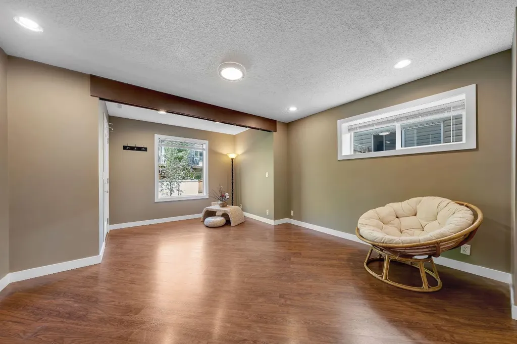 32 Everoak Close SW Calgary AB T2Y 0C3
