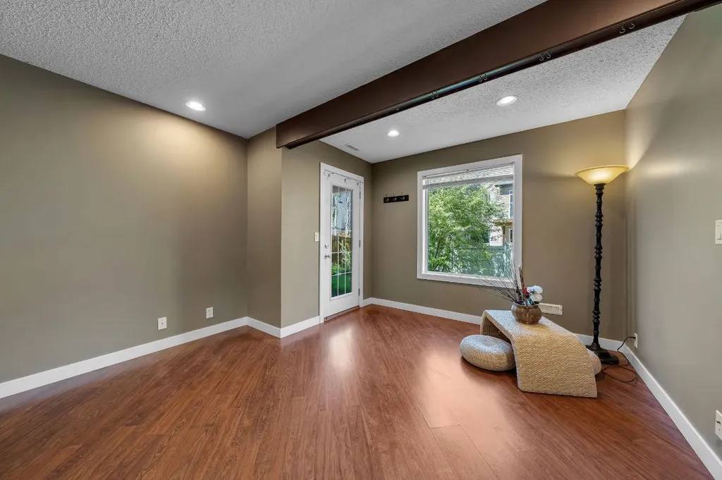 32 Everoak Close SW Calgary AB T2Y 0C3