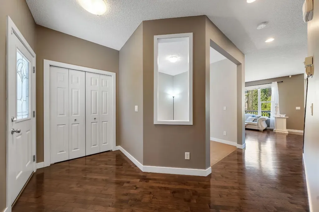 32 Everoak Close SW Calgary AB T2Y 0C3