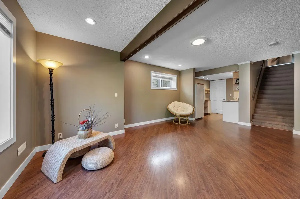 32 Everoak Close SW Calgary AB T2Y 0C3