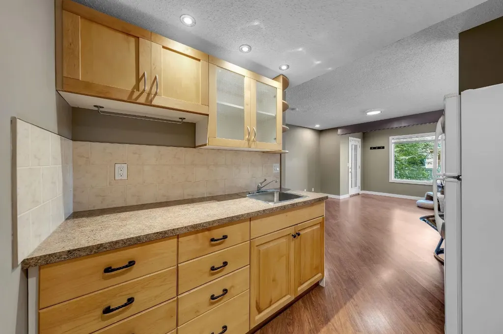 32 Everoak Close SW Calgary AB T2Y 0C3