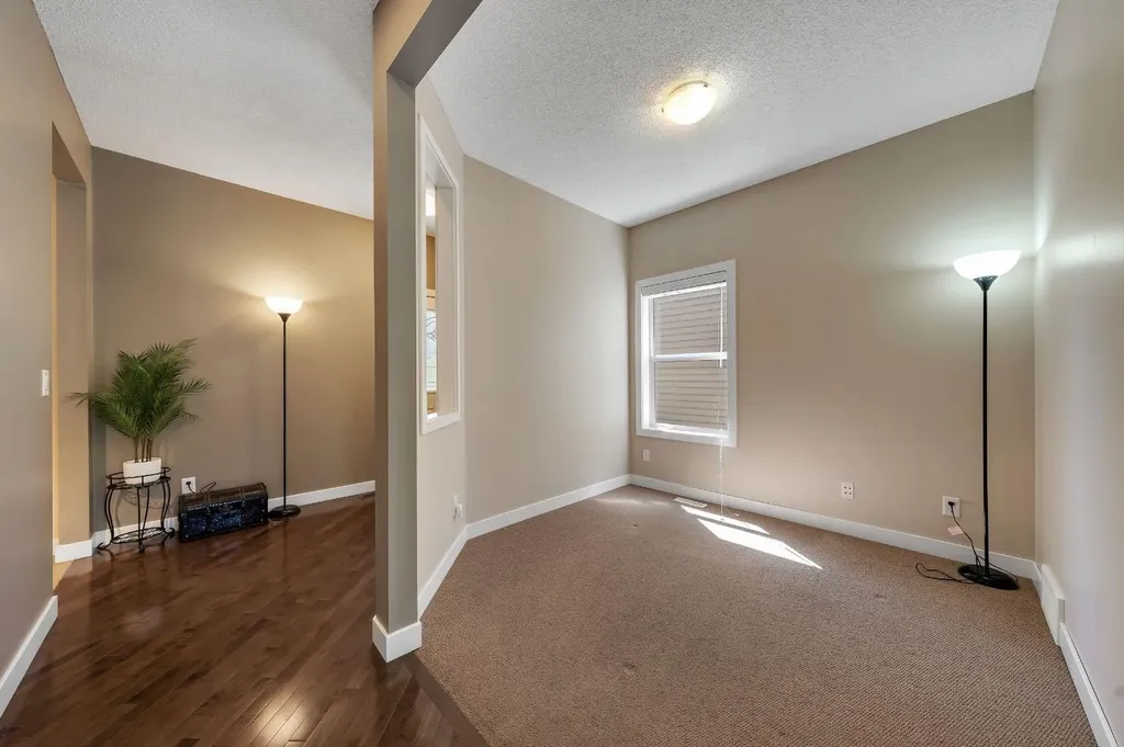 32 Everoak Close SW Calgary AB T2Y 0C3