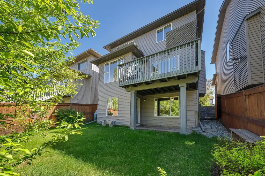 32 Everoak Close SW Calgary AB T2Y 0C3
