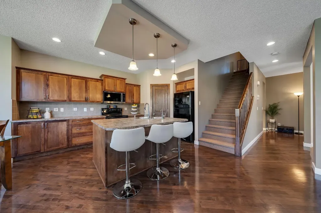 32 Everoak Close SW Calgary AB T2Y 0C3
