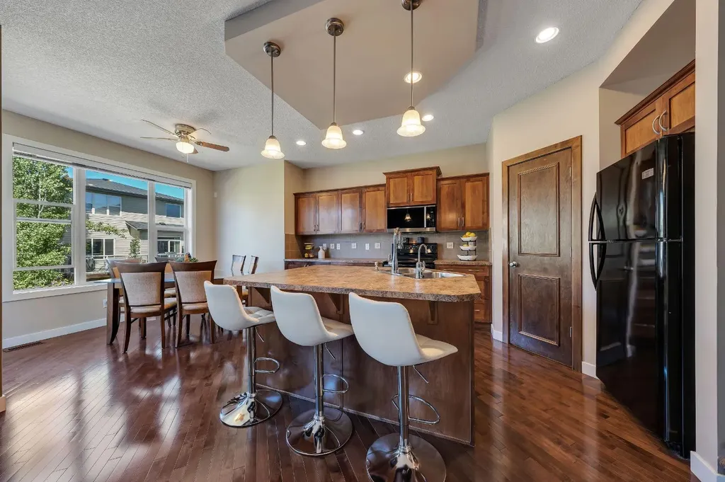 32 Everoak Close SW Calgary AB T2Y 0C3