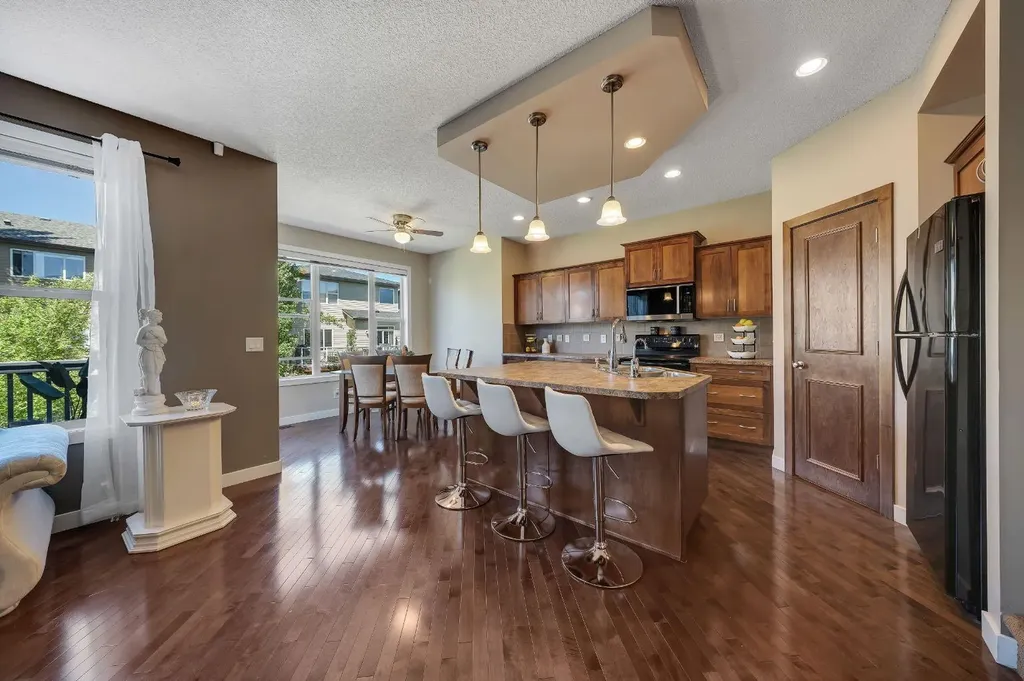 32 Everoak Close SW Calgary AB T2Y 0C3