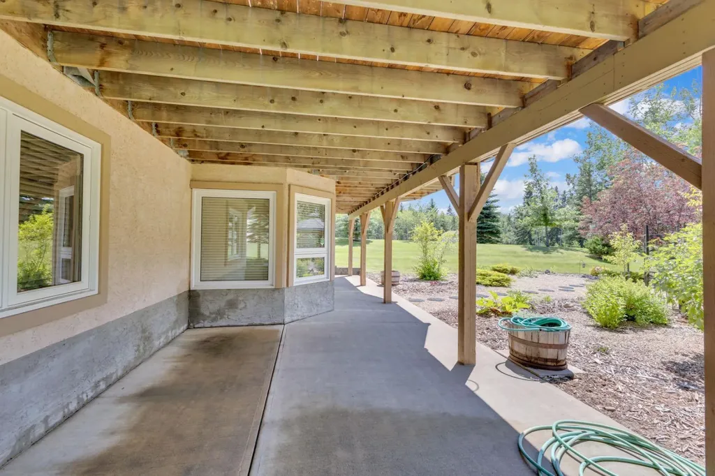 9 Creek Road Rural Ponoka County AB T4J 1R3