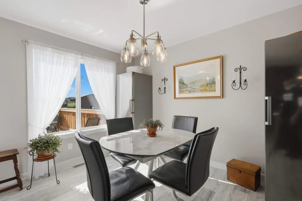 28 Hawthorn Place Sylvan Lake AB T4S 2L6